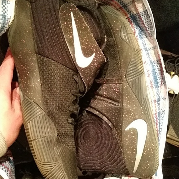 Nike Kyrie 2 Wolf Pack - Picture 2 of 7